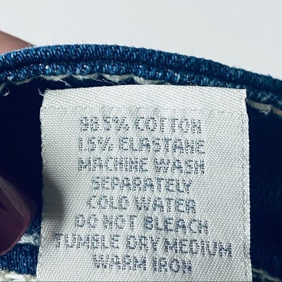 BKE | Factory Distressed Denim Stella Capri’s - Picture 4 of 7